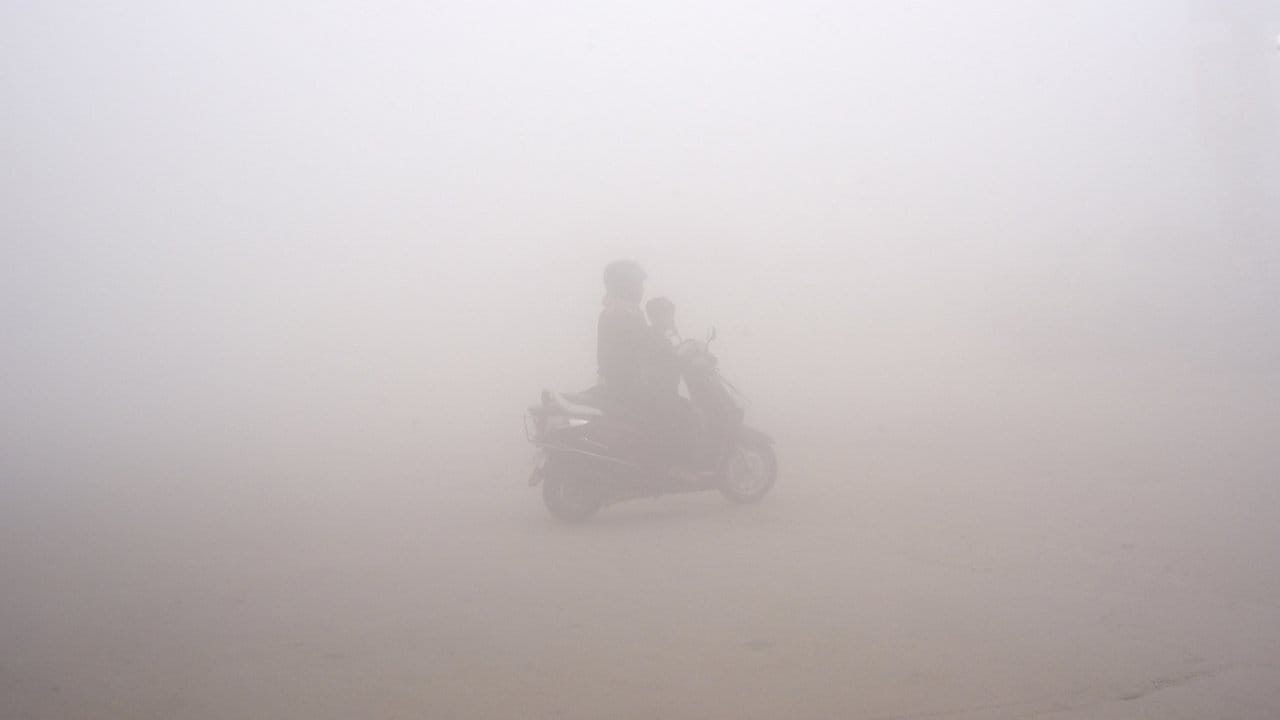 In Neu-Delhi herrscht derzeit so extremer Smog, dass die US-Fluggesellschaft United sich derzeit weigert, dorthin zu fliegen.