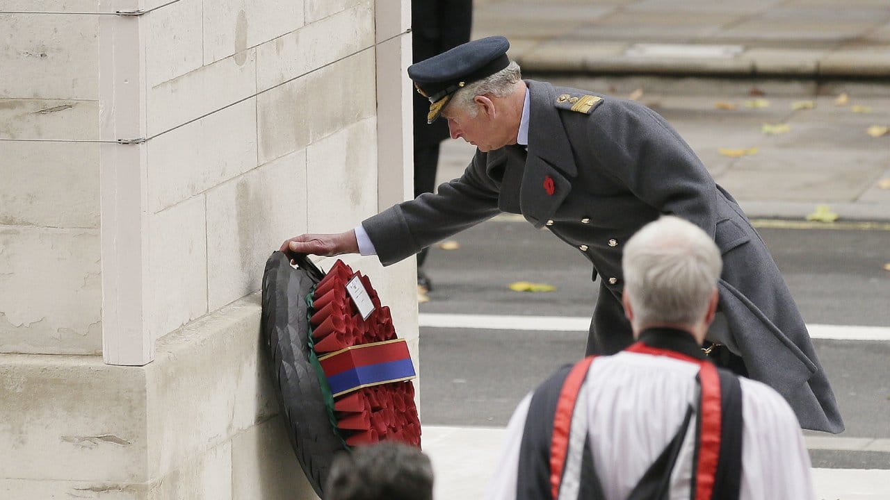 Der britische Prinz Charles legte bei der Gedenkveranstaltung anlässlich des Rememberance Sunday einen Kranz nieder.