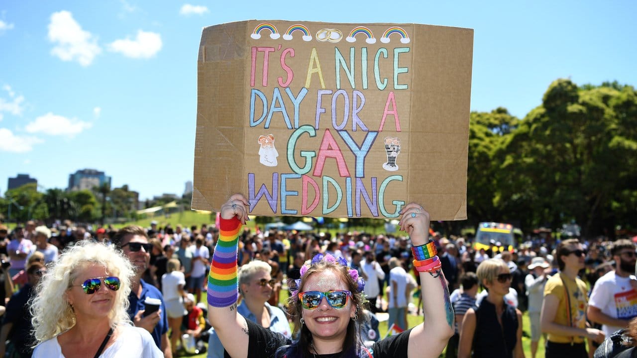 Australien hat mit einer starken Mehrheit für die gleichgeschlechtliche Ehe gestimmt.