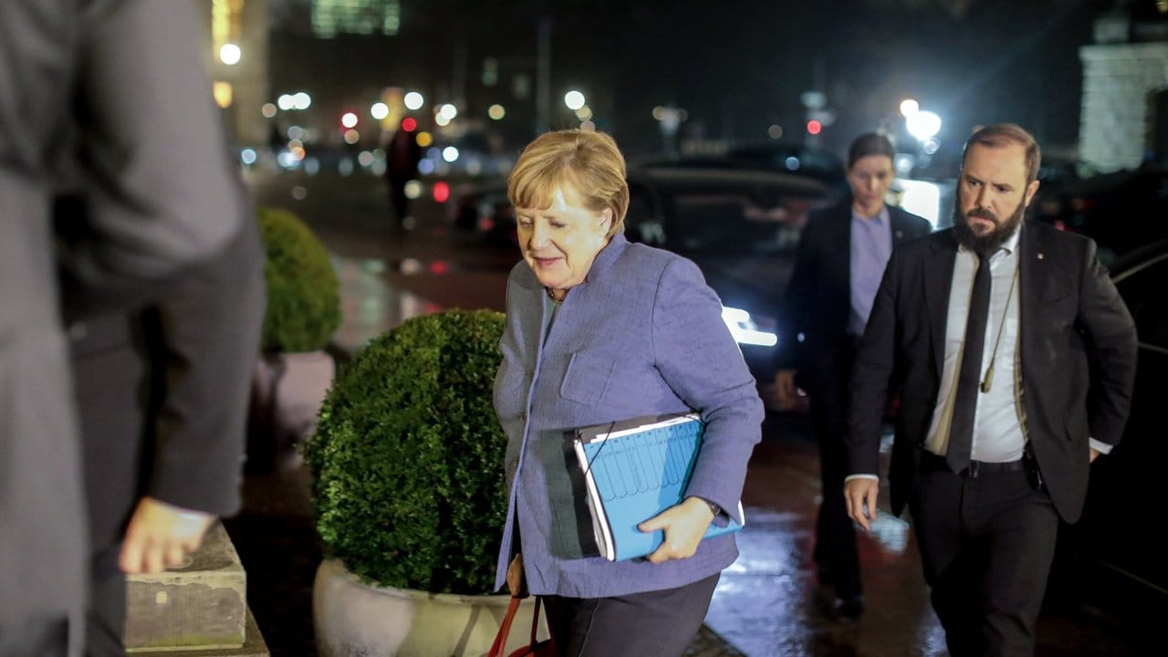 Auf Bundeskanzlerin Angela Merkel und die anderen Teilnehmer an den Sondierungsgesprächen warten noch schwierige Verhandlungen.