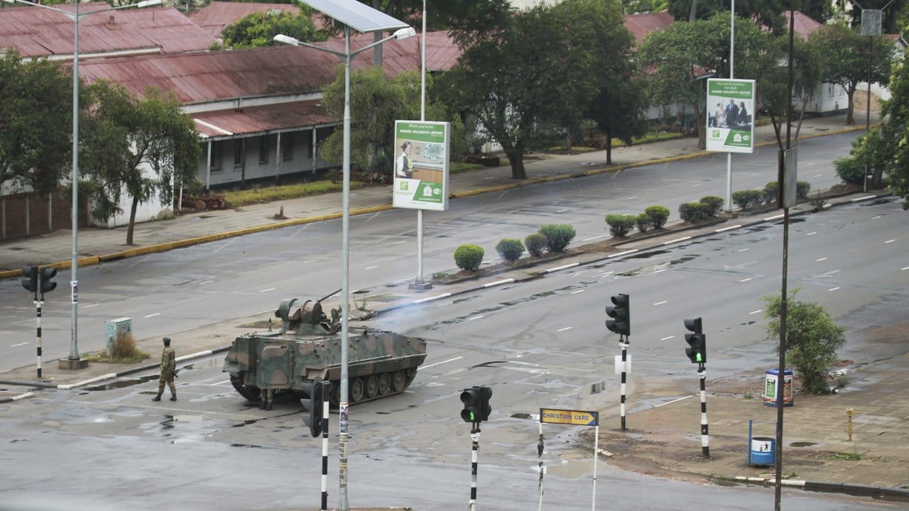 Straßenszene in Harare: Die Straße führt zum Büro von Präsident Mugabe. Straßenszene in Harare: Die Straße führt zum Büro von Präsident Mugabe.