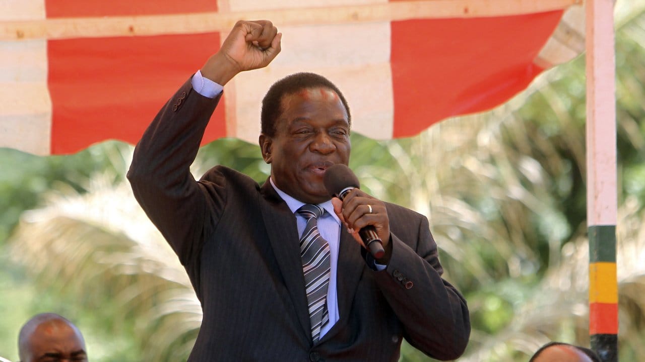 Robert Mugabe hatte Emmerson Mnangagwa als Vizepräsidenten entlassen. Robert Mugabe hatte Emmerson Mnangagwa als Vizepräsidenten entlassen.