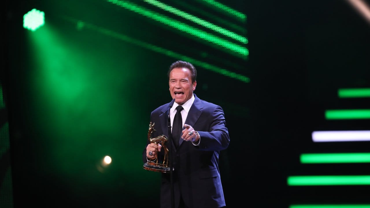 Arnold Schwarzenegger bedankt sich für seinen Bambi, den er für sein Engagement gegen die Erderwärmung erhielt.