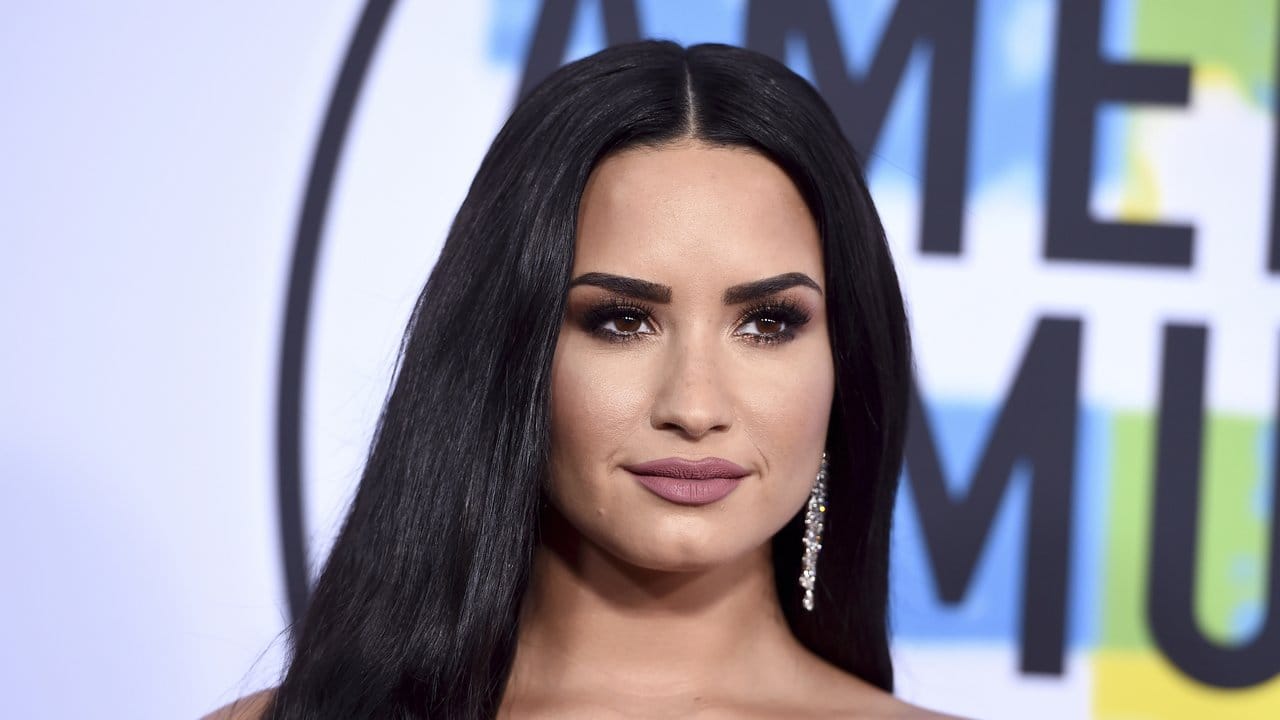 Demi Lovato kam zur Verleihung der American Music Awards.