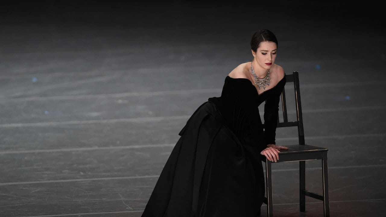 Tänzerin Ksenia Ryzhkova als Anna Karenina in der Bayerischen Staatsoper.