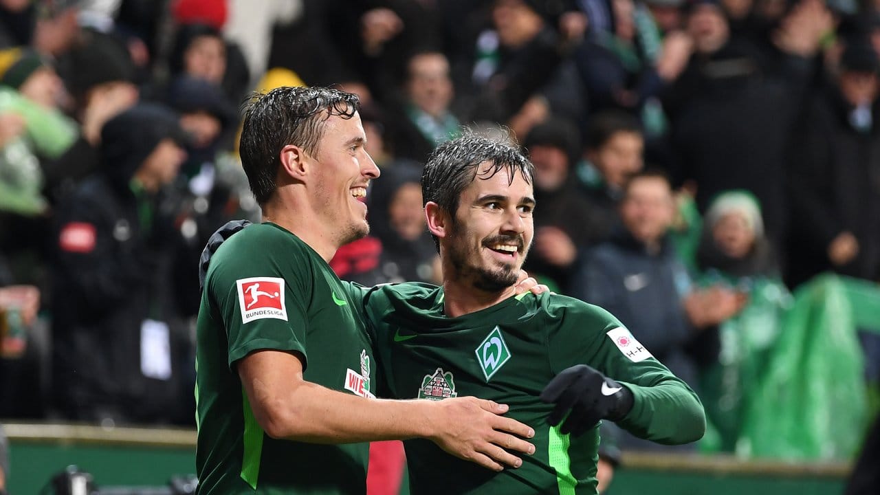 Besiegten Hannover 96 quasi im Alleingang: Werders Max Kruse (l) und Fin Bartels.