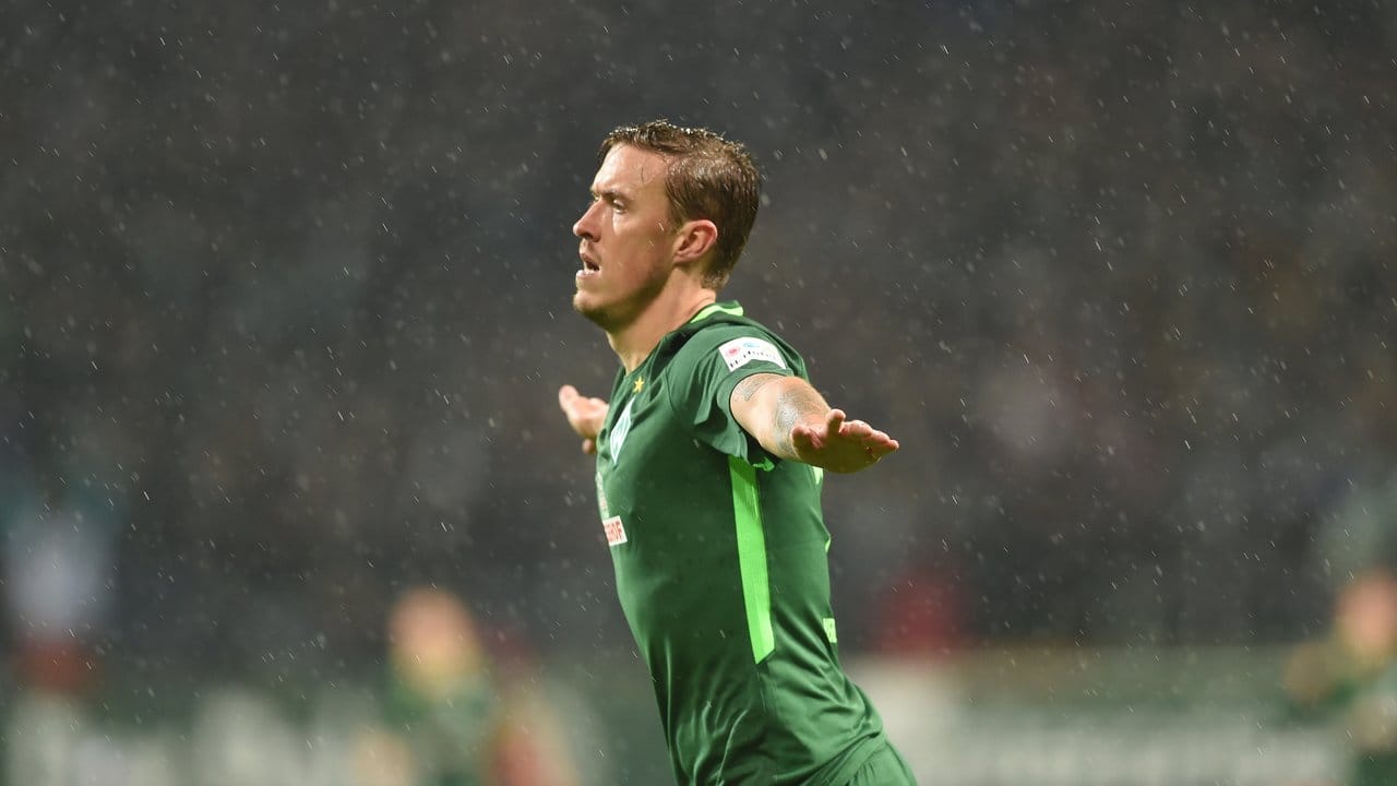 Bremens Max Kruse jubelt über sein Tor zum 2:0 gegen Hannover 96 - sein erstes Tor von dreien.