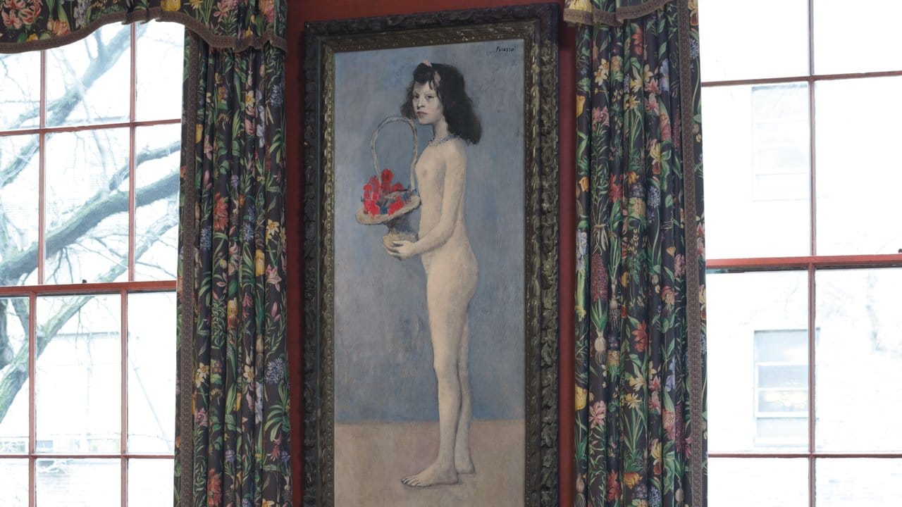 Das Picasso-Gemälde "Fillette à la corbeille fleurie" in der New Yorker Privatbibliothek der Rockefellers.