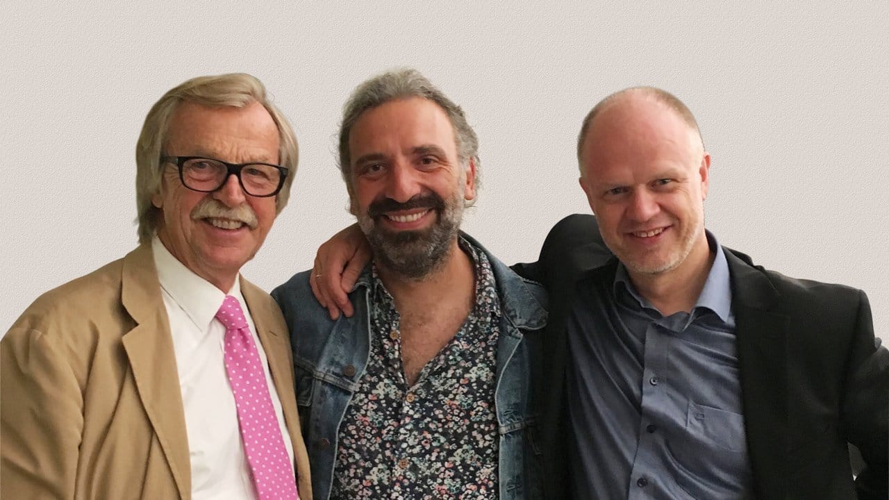 Siggi Loch (l-r) mit "seinen" beiden Künstlern Stefano Bollani und Geir Lysne.