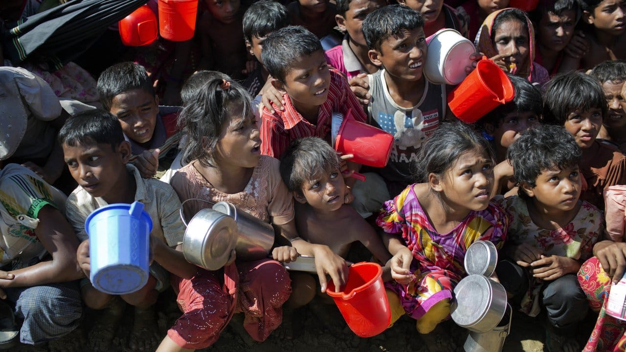 Kinder der muslimischen Minderheit der Rohingyas in einem Lager. Kinder der muslimischen Minderheit der Rohingyas in einem Lager.