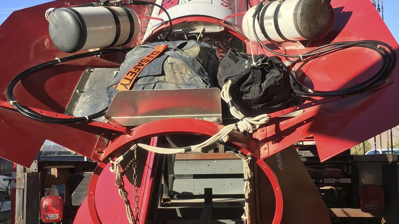 Die Rakete hat der 61-Jährige aus Altteilen zusammengebaut, sie soll mit Dampf getrieben werden und ihn auf eine Höhe von bis zu 600 Metern steigen lassen. Die Rakete hat der 61-Jährige aus Altteilen zusammengebaut, sie soll mit Dampf getrieben werden und ihn auf eine Höhe von bis zu 600 Metern steigen lassen.