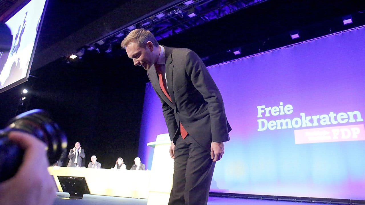 "Eine Mitgliedschaft in der FDP, das ist nichts für schwache Nerven", sagte Lindner.