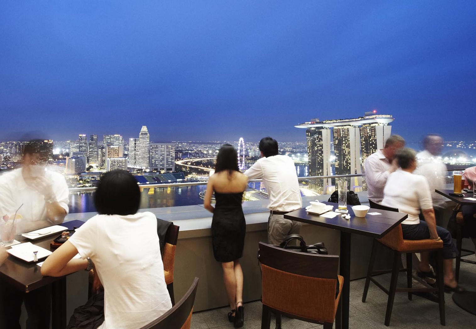 Von der Dachterrasse des Level 33 haben Gäste einen großartigen Blick über Singapur.