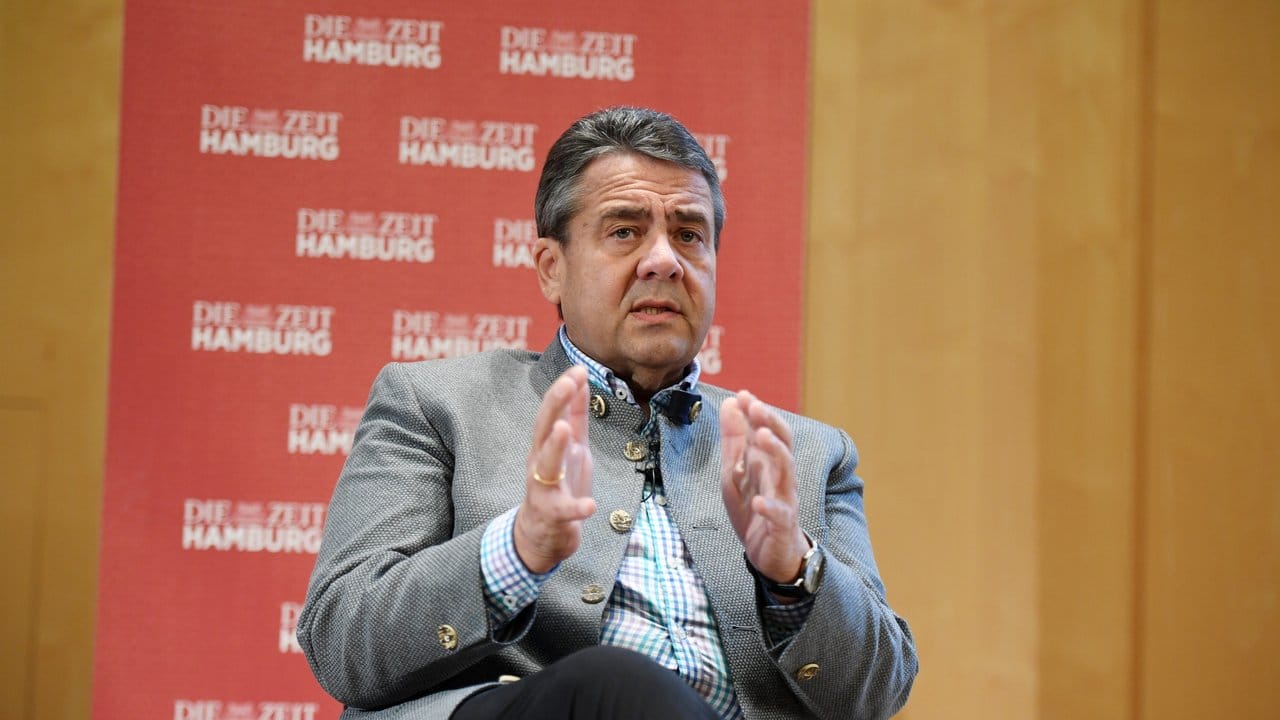 Sigmar Gabriel zufolge will Deutschland zusammen mit den internationalen Partnern Frieden und Sicherheit in Afrika stärken. Sigmar Gabriel zufolge will Deutschland zusammen mit den internationalen Partnern Frieden und Sicherheit in Afrika stärken.