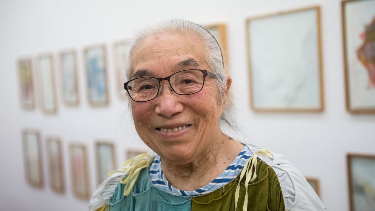 Die in Düsseldorf lebende, japanische Fluxus-Künstlerin Takako Saito im Museum für Gegenwartskunst in Siegen.