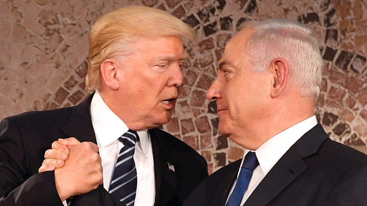 Donald Trump bei einem Teffen mit dem israelischen Ministerpräsidenten Benjamin Netanjahu im Mai in Jerusalem. Donald Trump bei einem Teffen mit dem israelischen Ministerpräsidenten Benjamin Netanjahu im Mai in Jerusalem.