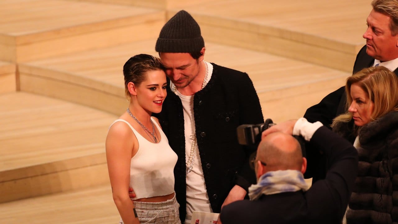 Kristen Stewart und Lars Eidinger kennen sich gut: Die beiden haben den Film "Personal Shopper" zusammen gedreht.