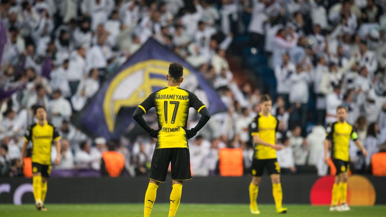 Nach dem dritten Treffer von real schauen die Dortmunder Spieler enttäuscht drein.
