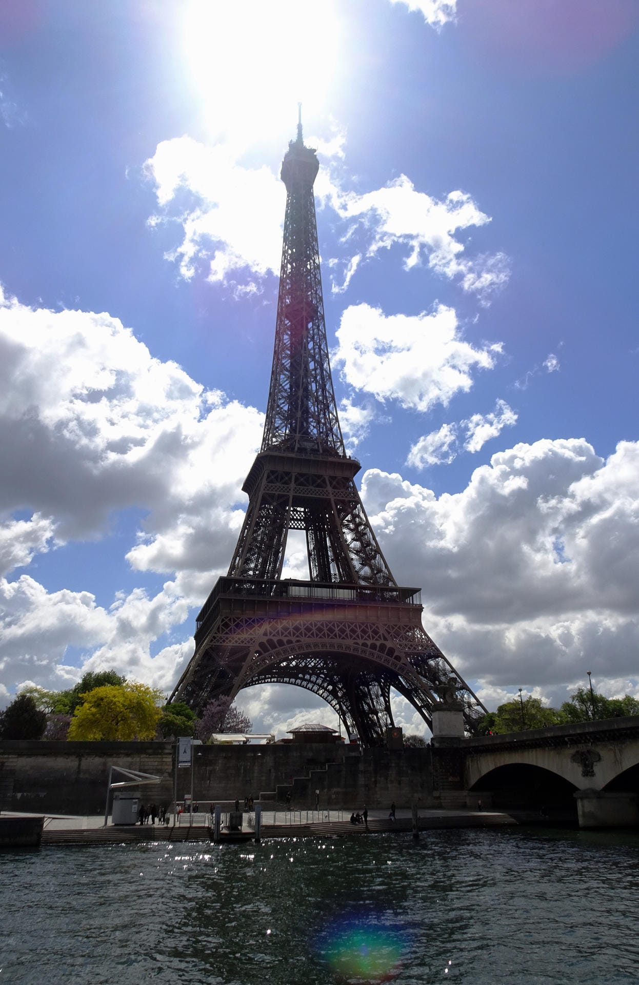 Wochenendtrip zum Eiffelturm: Damit das nicht zum Stress ausartet, sollten Reisende einiges beachten.