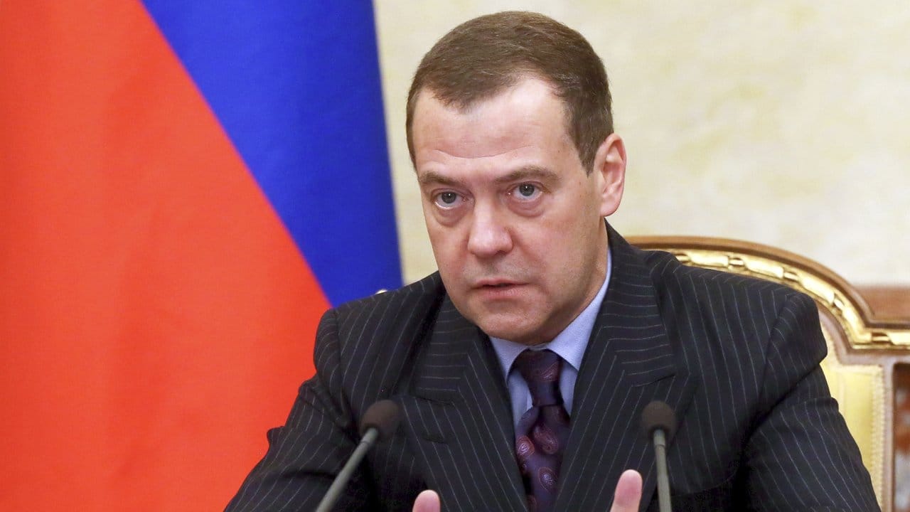 Russland Ministerpräsident Dmitri Medwedew streitet organisiertes Doping weiter ab.