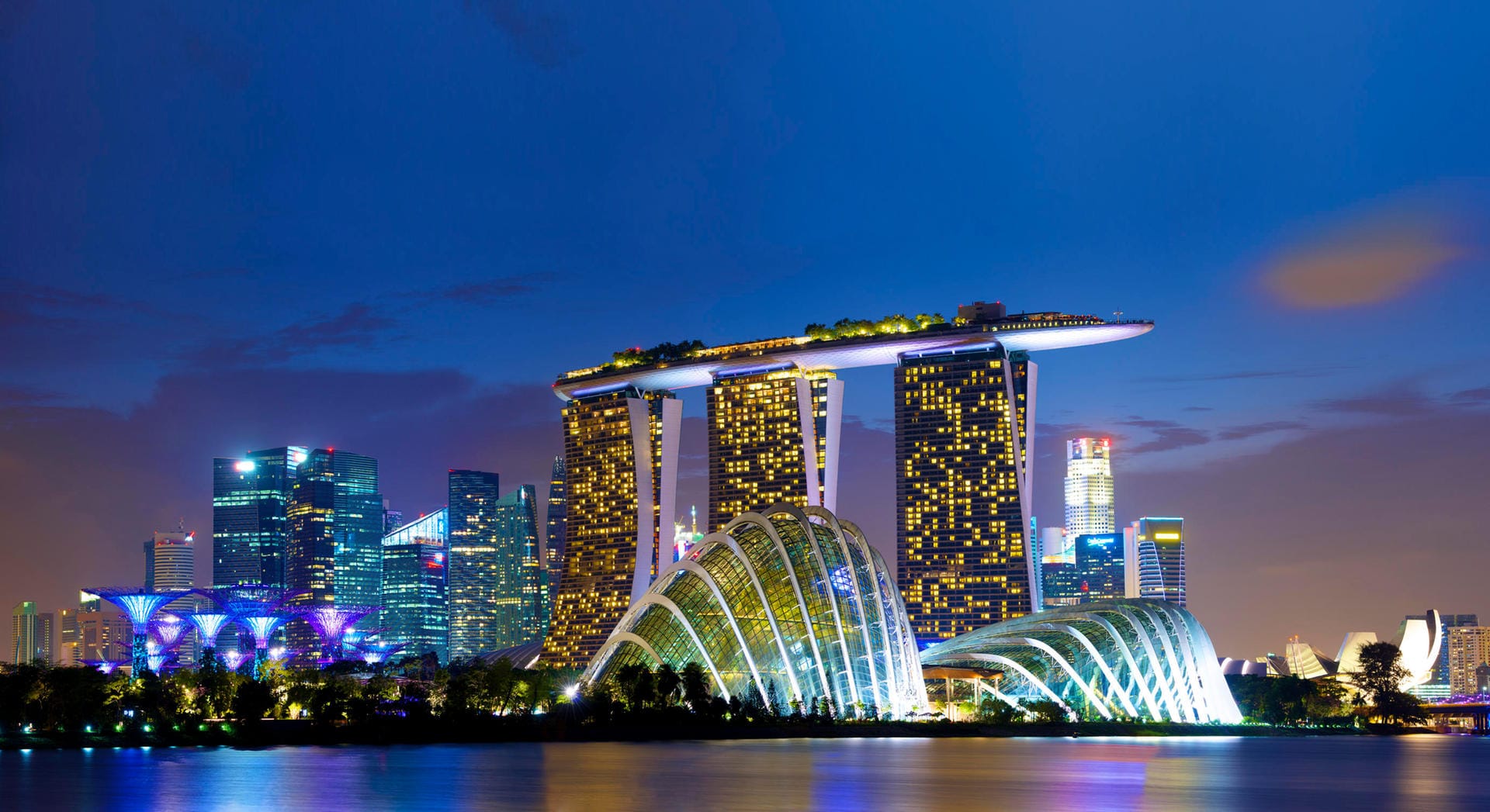 Die Skyline von Singapur ist bei Nacht generell ein Hingucker...