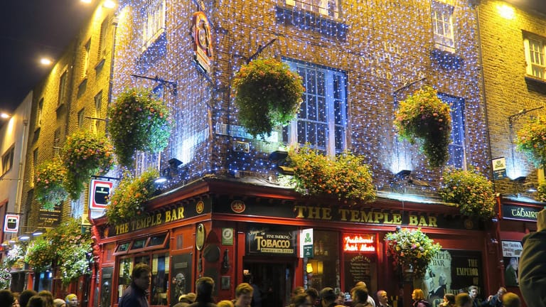 Die Temple Bar ist einer der zahlreichen Pubs in Dublin.