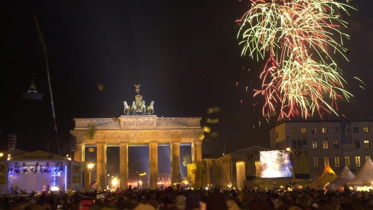 Am Brandenburger Tor findet die größte Silvesterparty Deutschlands statt.