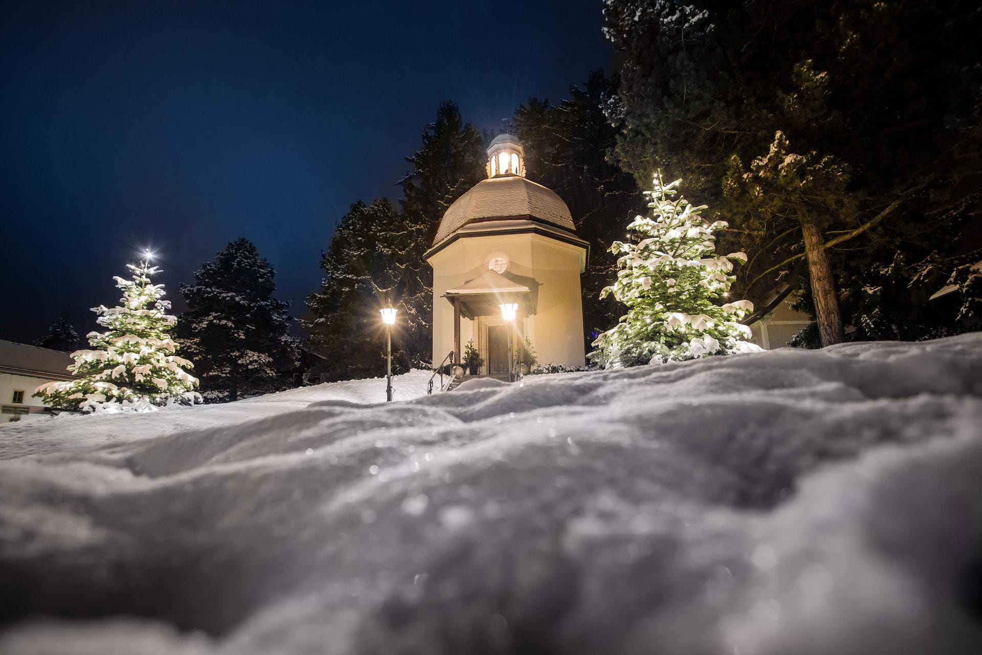Seit 1937 verzaubert die Stille-Nacht-Kapelle alle Besucher an Weihnachten.
