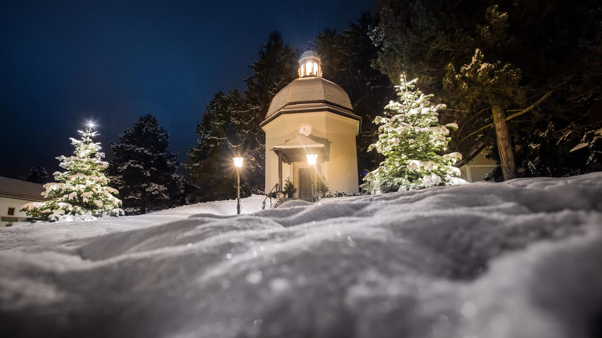 Seit 1937 verzaubert die Stille-Nacht-Kapelle alle Besucher an Weihnachten.