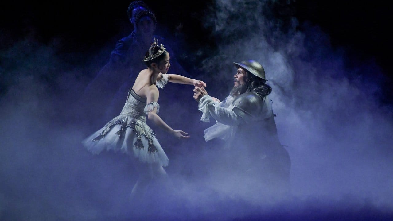 Carsten Jung als Don Quixote und Madoka Sugai als Kitri auf der Bühne der Staatsoper.