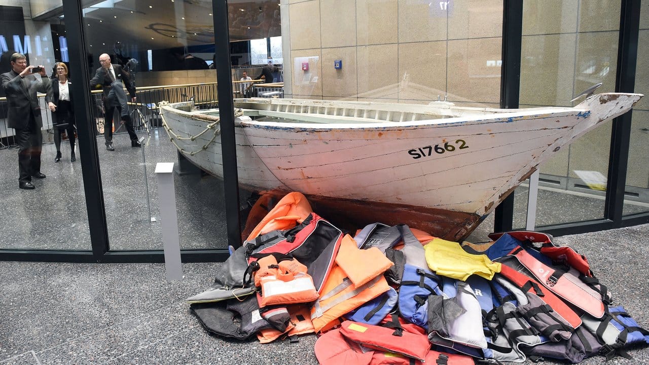 Ein Flüchtlingsboot aus dem Mittelmeer in der wiedereröffneten Dauerausstellung in Bonn.
