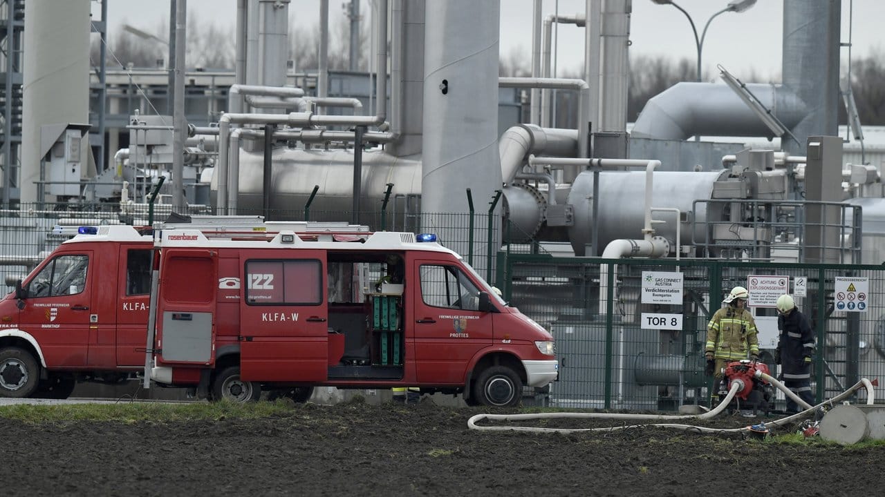 Feuerwehr im niederösterreichischen Baumgarten: Die Explosion der Gasstation forderte ein Todesopfer.