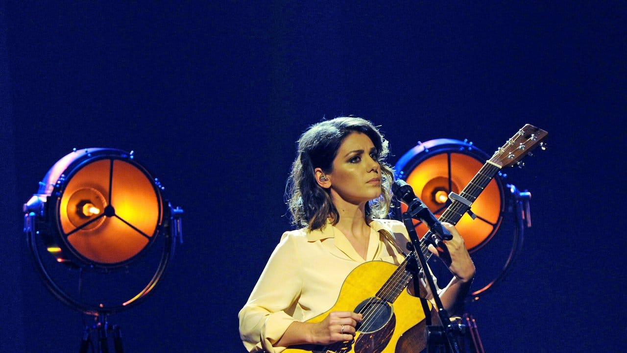 Katie Melua singt und hilft.