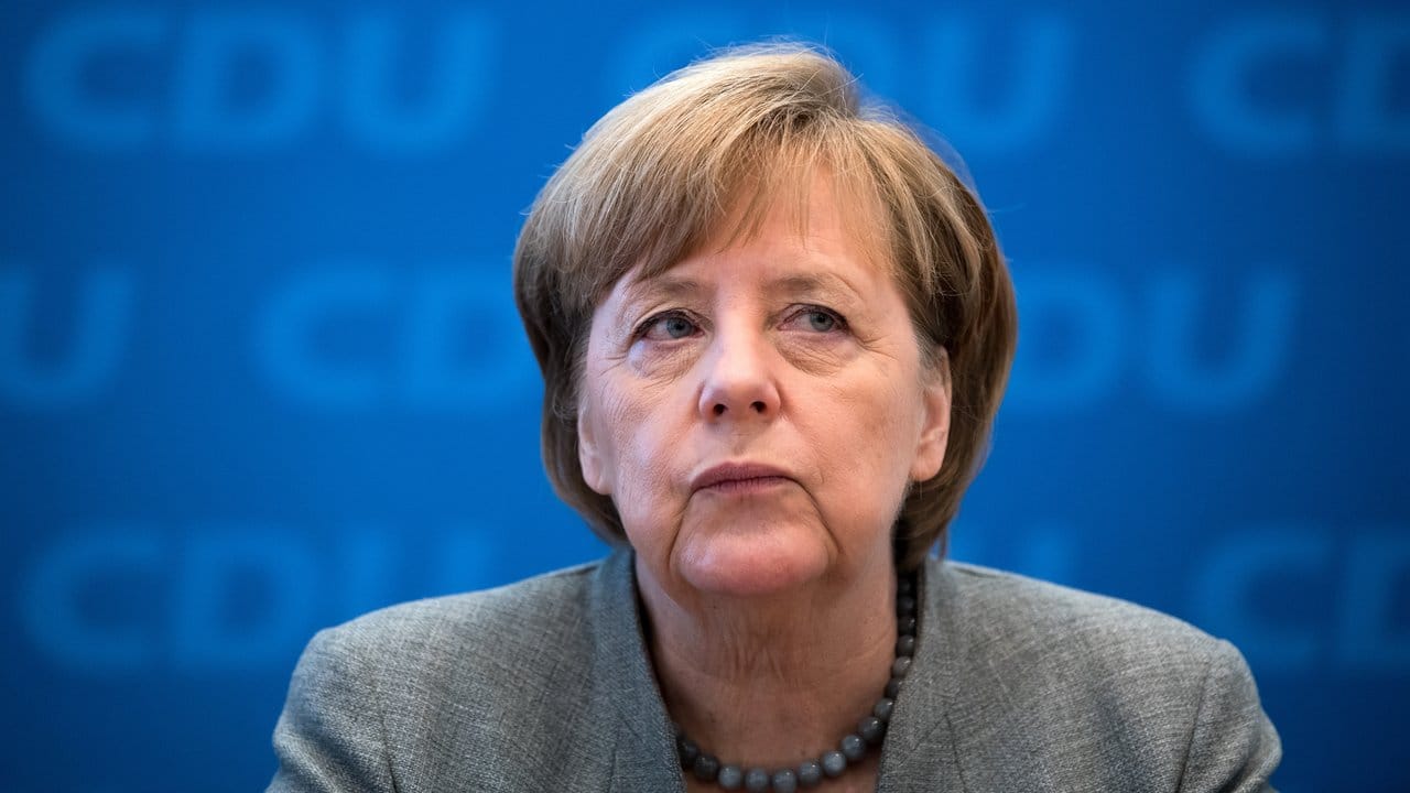 Bundeskanzlerin Angela Merkel möchte in jedem Fall eine stabile Regierung erreichen. Bundeskanzlerin Angela Merkel möchte in jedem Fall eine stabile Regierung erreichen.