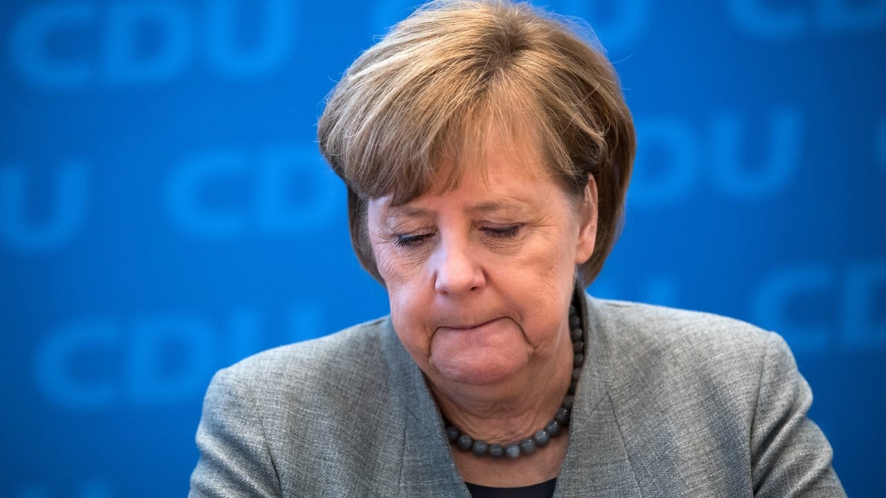 Bundeskanzlerin Angela Merkel zu Beginn der Sitzung des CDU-Bundesvorstands in der Parteizentrale in Berlin. Bundeskanzlerin Angela Merkel zu Beginn der Sitzung des CDU-Bundesvorstands in der Parteizentrale in Berlin.