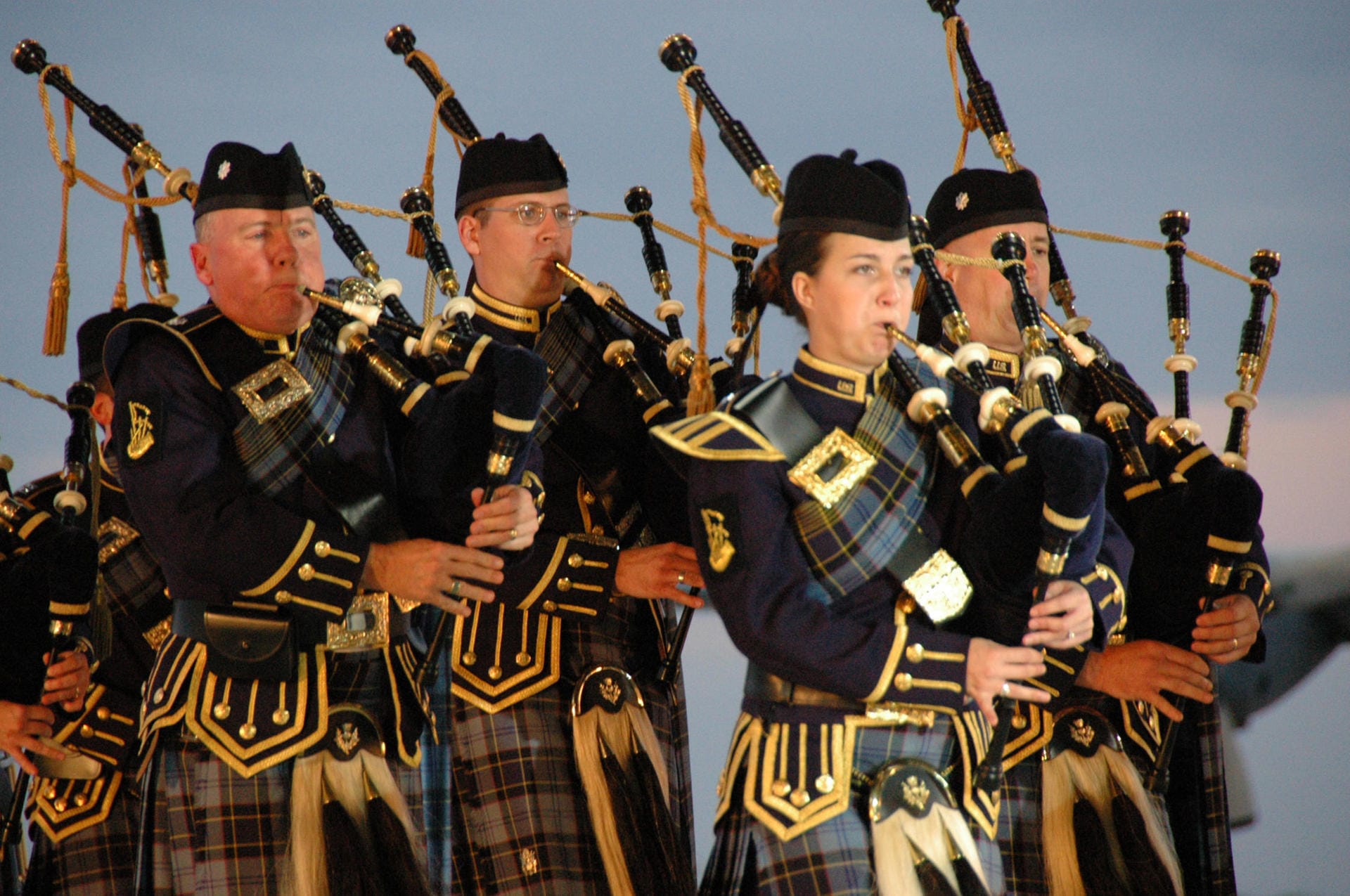 Das Military Tattoo Festival Edinburgh ist das größte Musikfestival Schottlands.