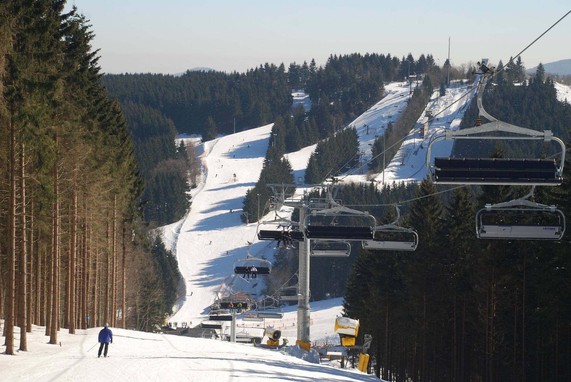 Das Skigebiet um Winterberg im Sauerland bietet rund 20 Sessellifte.