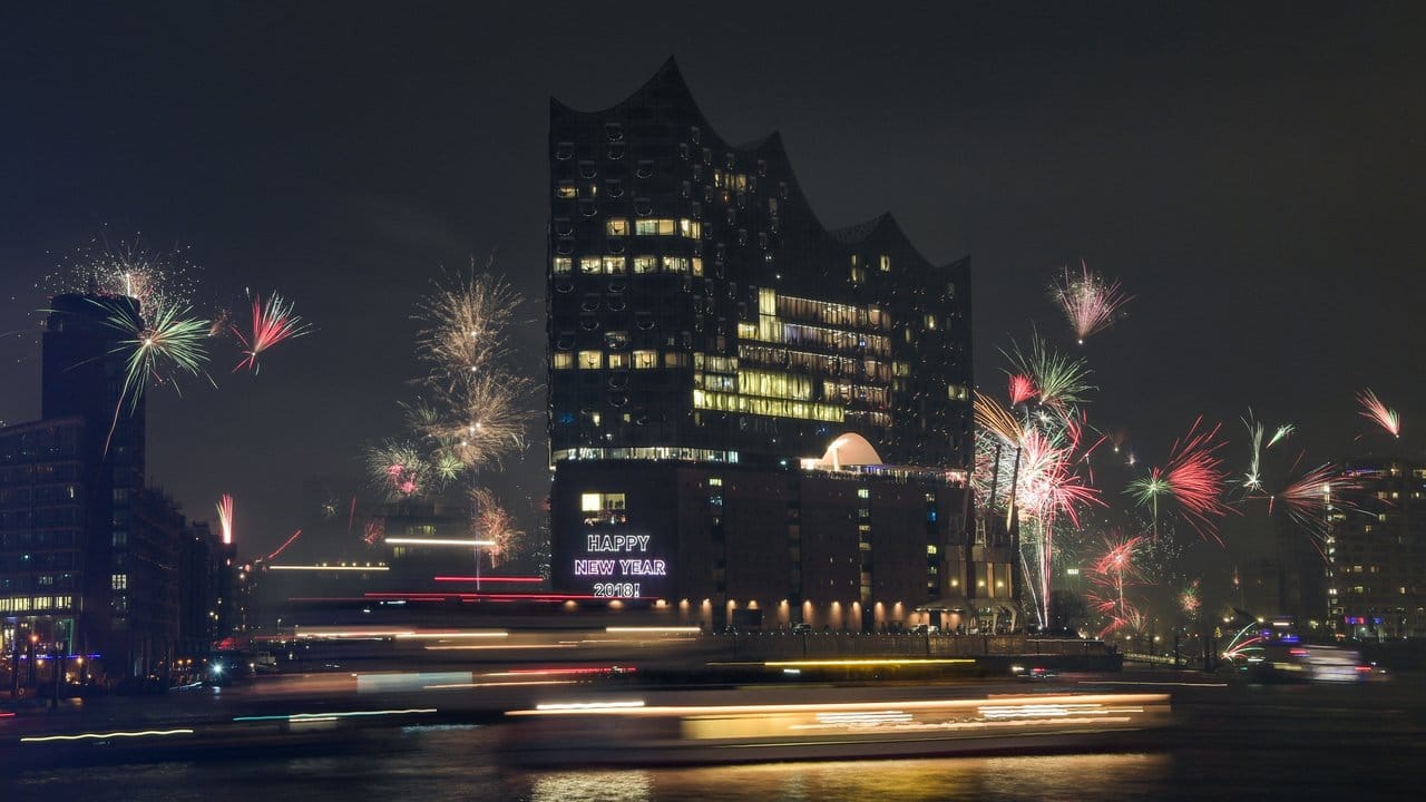 Silvester-Feuerwerk an der Elbphilharmonie (Archivbild): Nicht überall in Hamburg blieb es in der Silvesternacht friedlich.