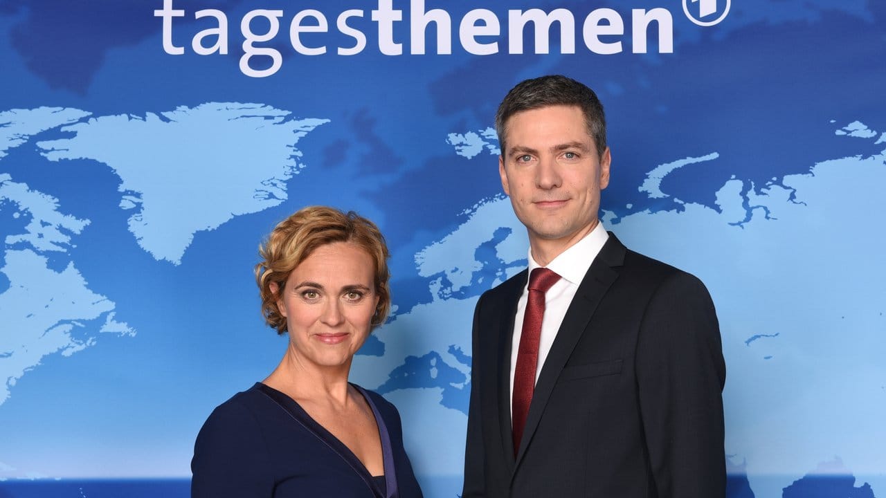 Die Tagesthemen-Moderatoren Caren Miosga und Ingo Zamperoni 2016 in Hamburg.