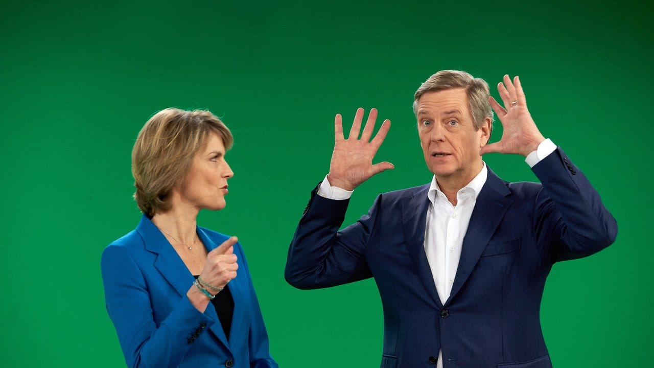 Die "heute-journal"-Moderatoren Marietta Slomka und Claus Kleber im ZDF-"heute"-Studio in Mainz.