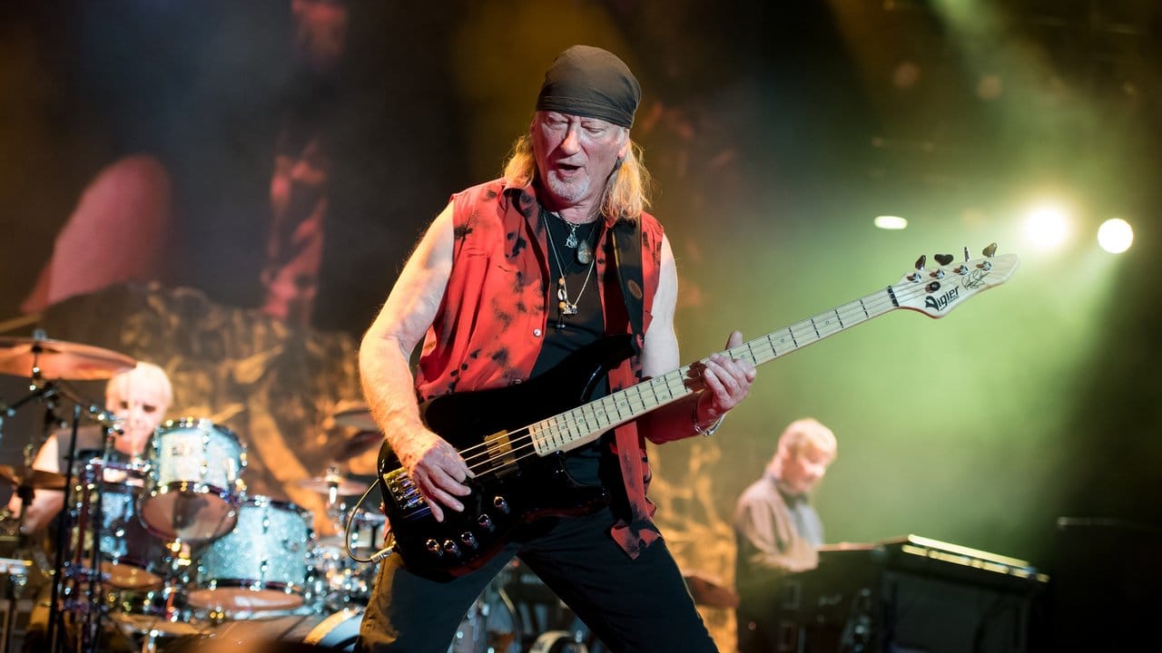 Bassist Roger Glover von Deep Purple 2017 in der Olympiahalle in München.