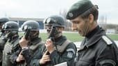 Vorreiter im Anti-Terror-Kampf: Wegener mit Mitgliedern der Spezialeinsatztruppe der GSG 9.
