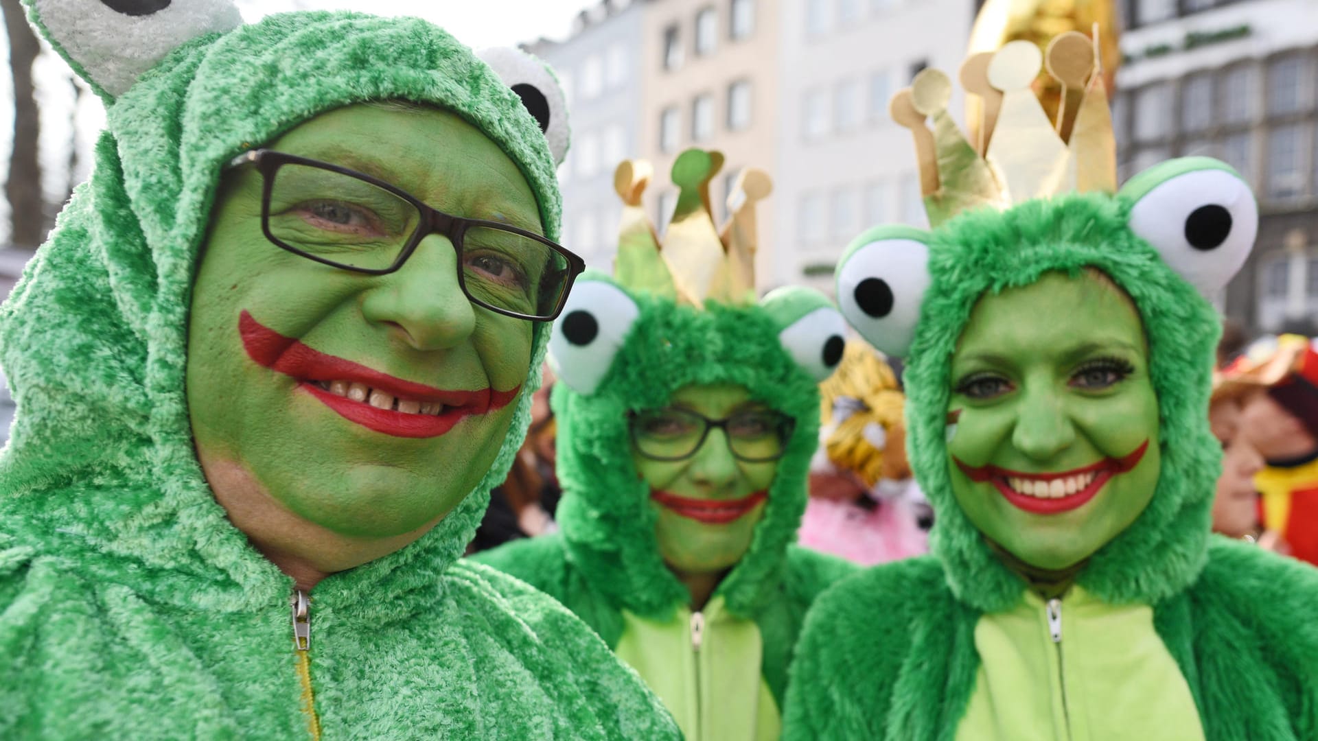 Gemeinsam die Goldkugel hüten: Freunde können sich ein Gruppenmotto suchen.