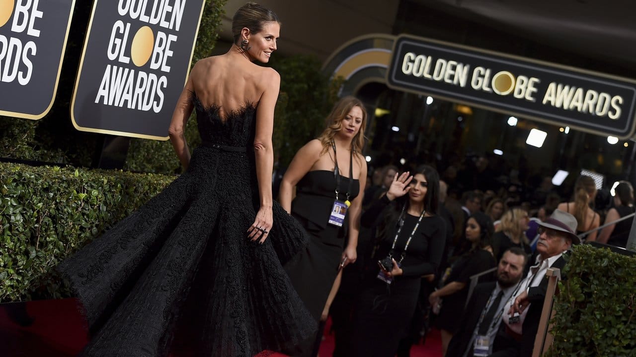 Auch Heidi Klum kommt in Schwarz zu den Golden Globes.