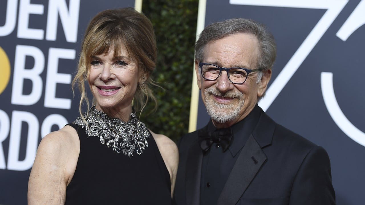 Kate Capshaw (l) und Steven Spielberg, der mit seinem Film "The Post" ("Die Verlegerin") Chancen auf einen Regie-Preis hat.