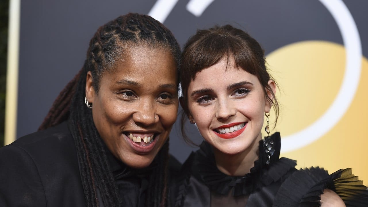 Emma Watson und Marai Larasi, die eine Organisation afroamerikanischer Feministinnen leitet.