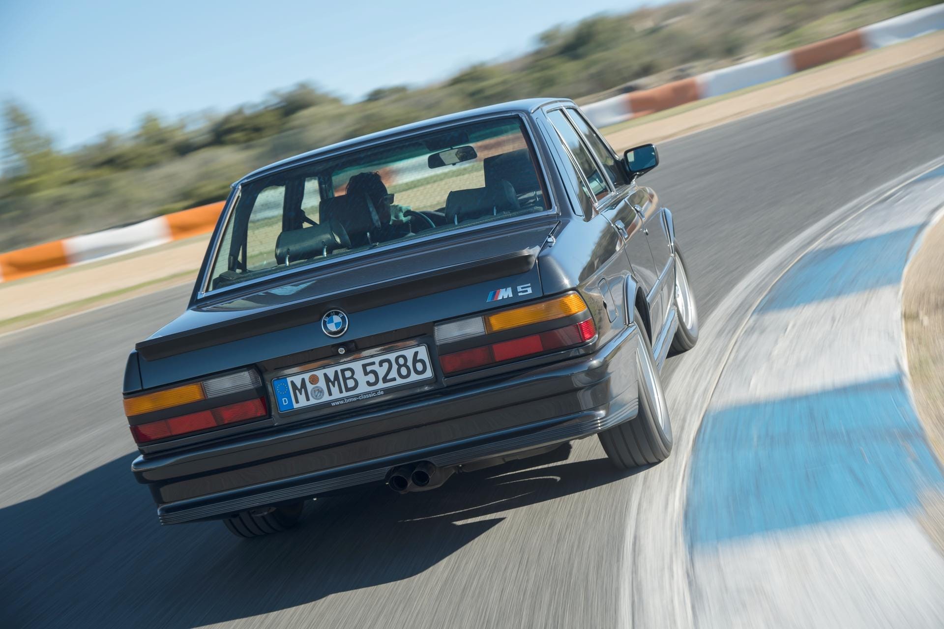 Flinke Limousine: Bis zu Tempo 245schnell konnte der erste BMW M5 werden – vor 33 Jahren ein sehr beeindruckender Wert.