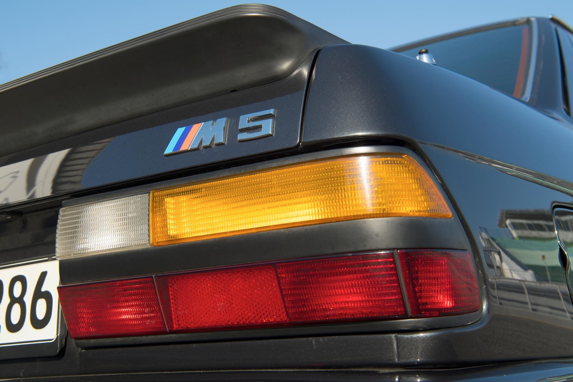 M wie Motorsport: Der M5 war das erste Auto der M GmbH, dass nur das "M" im Typenkürzel trug.