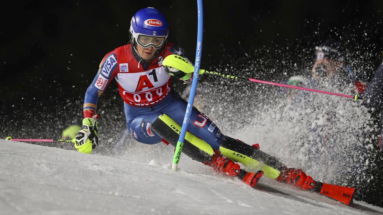Shiffrin war beim Flutlicht-Slalom in Flachau 0,94 Sekunden schneller als Bernadette Schild.