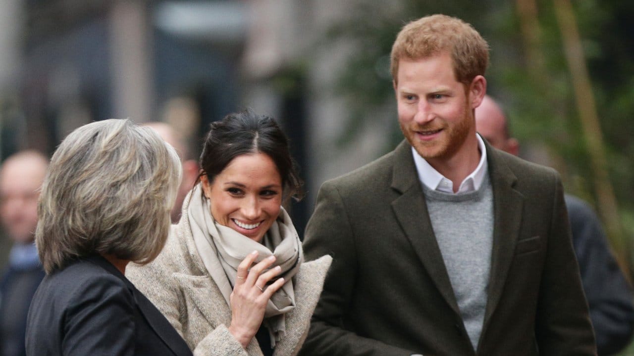 Prinz Harry und Meghan Markle wurden in Brixton wie Popstars empfangen.